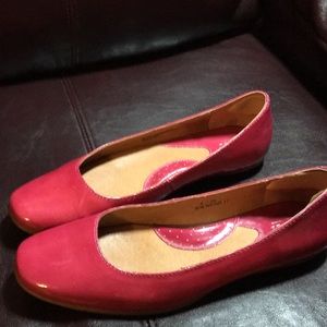 Pink patent leather Born shoes